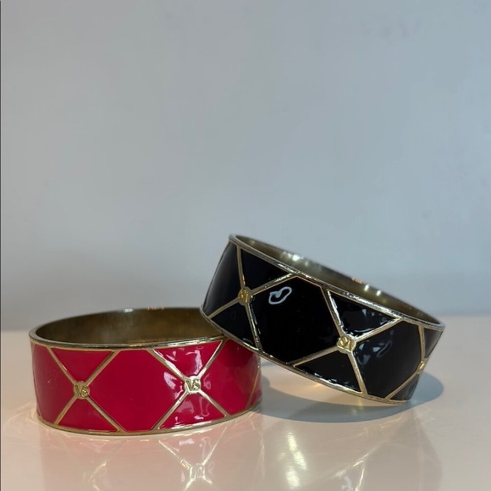 2 VICTORIA’S SECRET hot Pink/ black  Enamel Bangle Bracelets w/ Gold ToneVS Logo